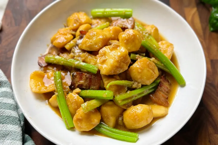braised arrowhead root with pork